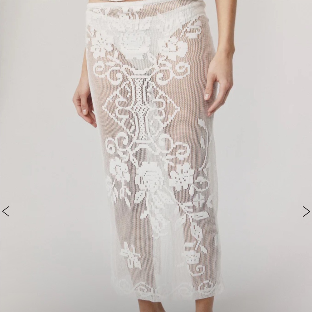 Elegant White Lace Dress - Picture 3 of 16